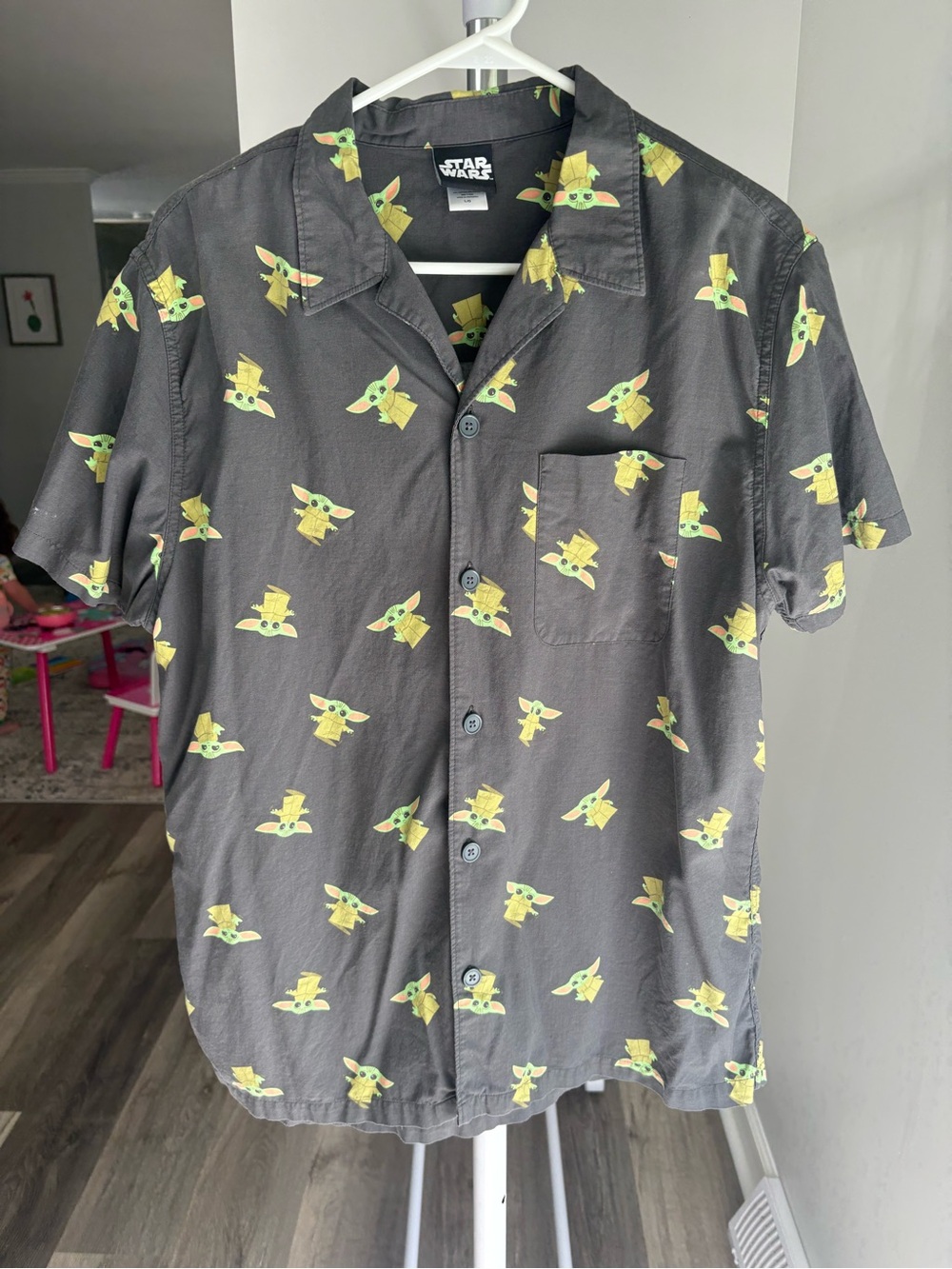 Star Wars Men’s Short-Sleeve Button-Up Shirt with Grogu Print